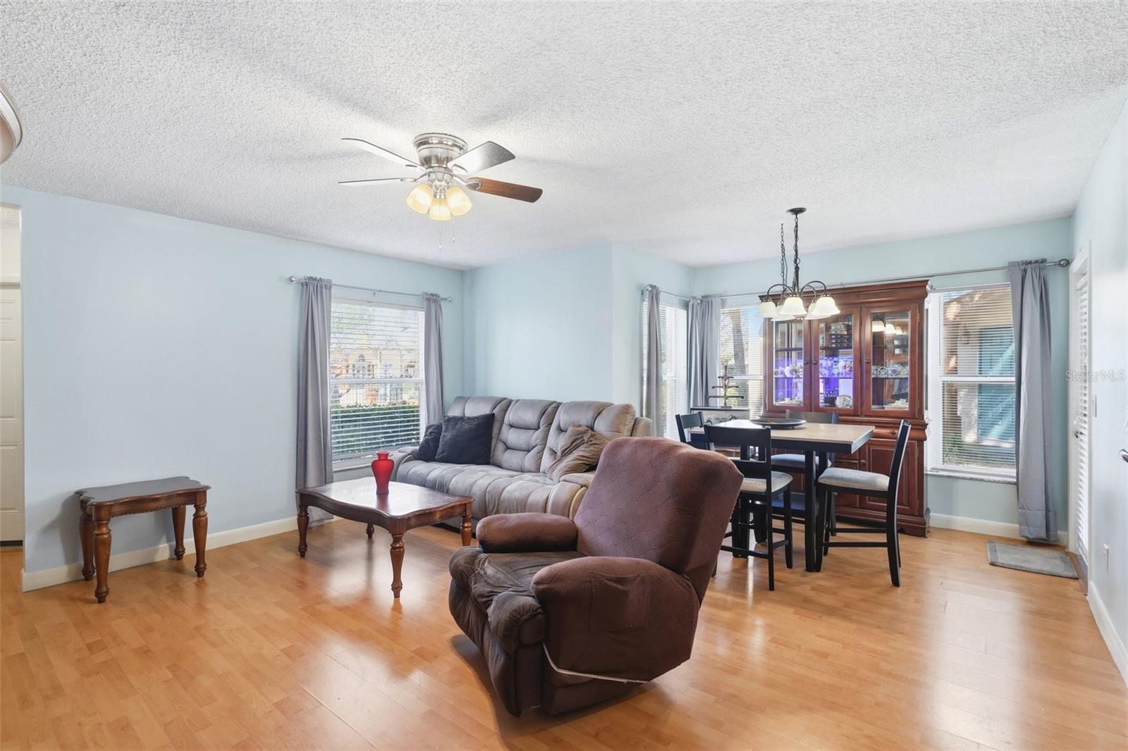 SIESTA LAGO CONDOS - Residential