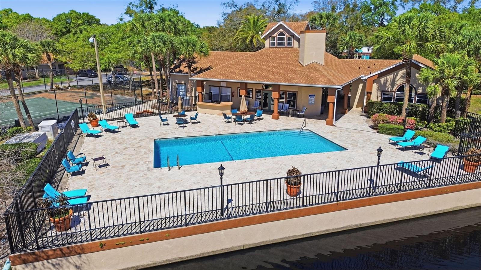 SIESTA LAGO CONDOS - Residential