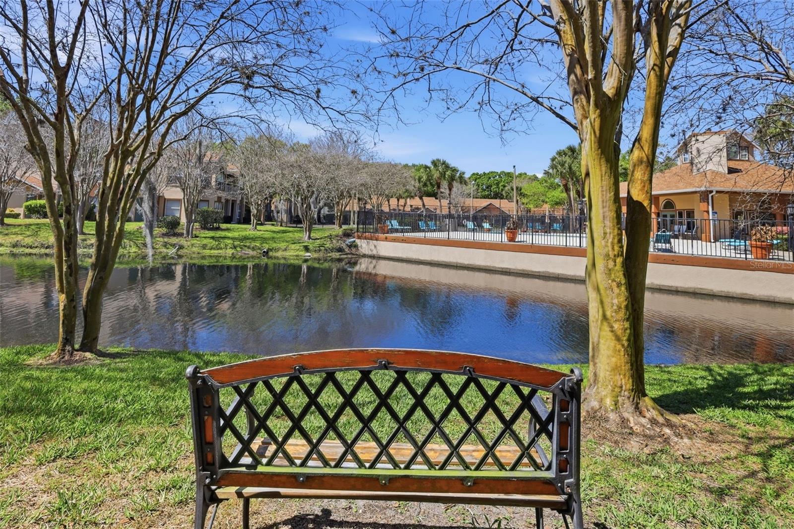 SIESTA LAGO CONDOS - Residential