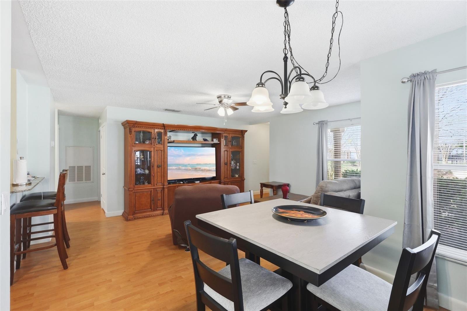 SIESTA LAGO CONDOS - Residential