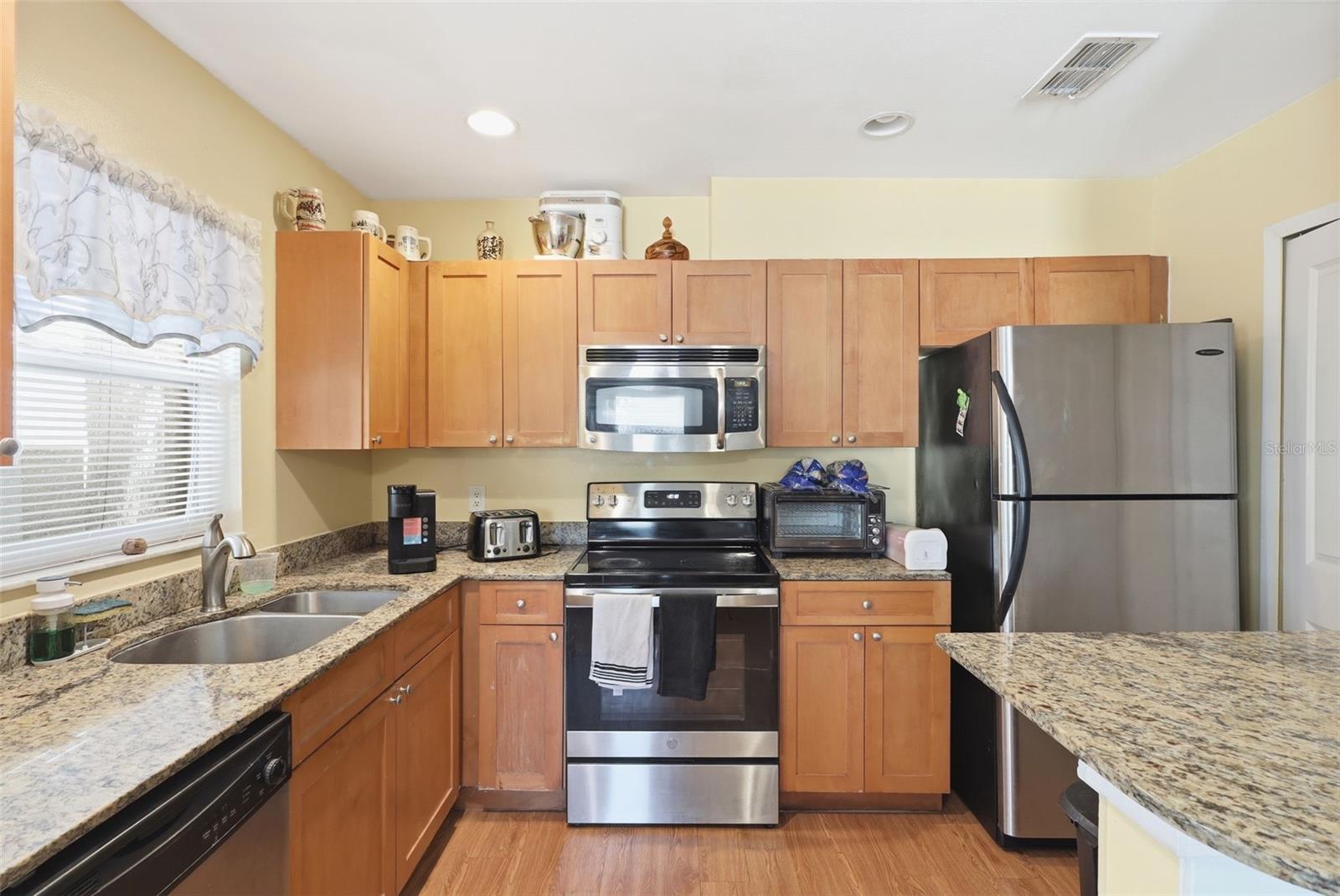 SIESTA LAGO CONDOS - Residential