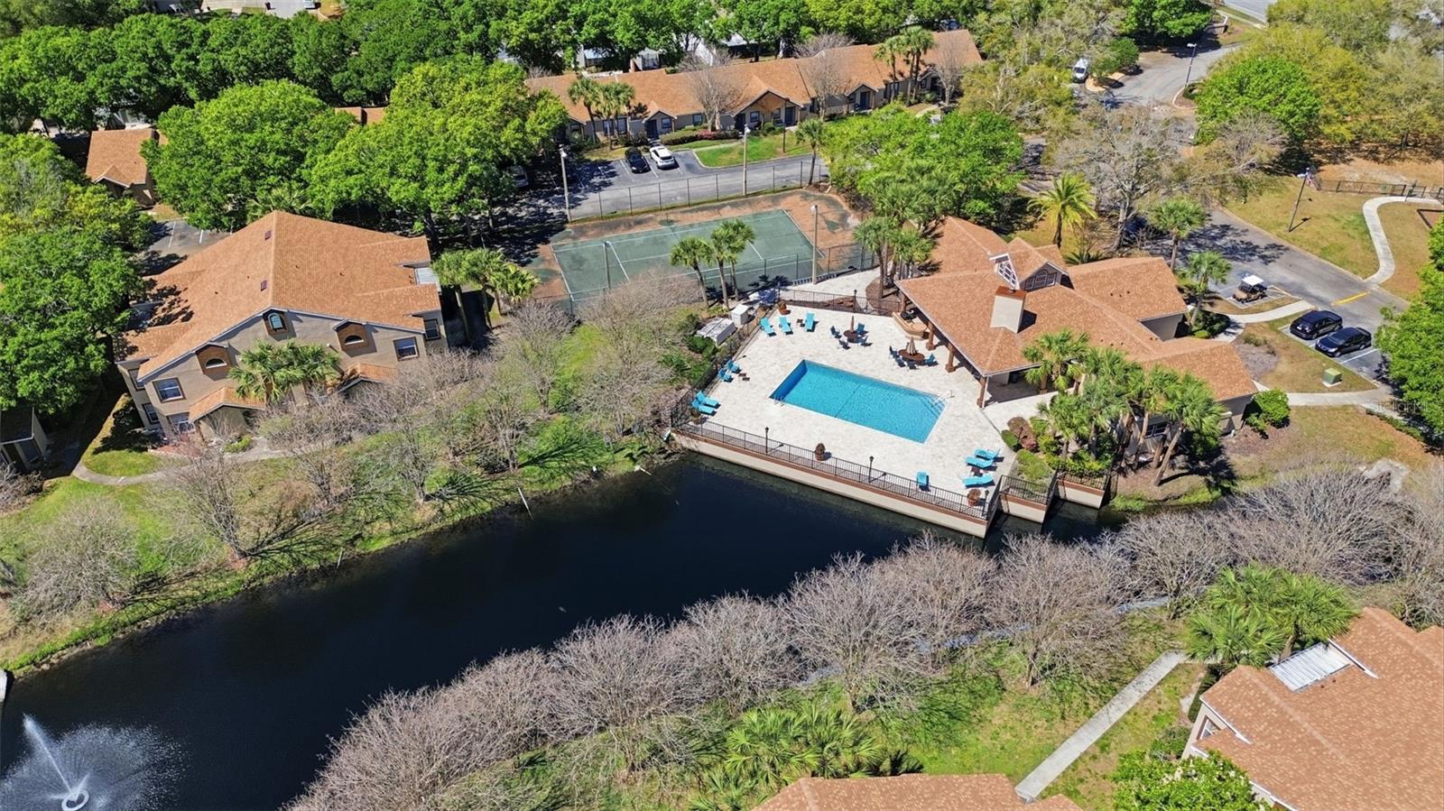 SIESTA LAGO CONDOS - Residential