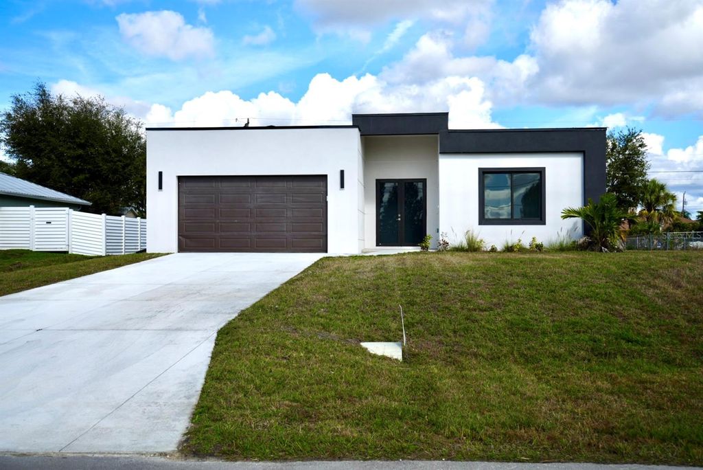 Photo of 313 NE 9th Street, Cape Coral, FL 33909 (MLS # C7509311)