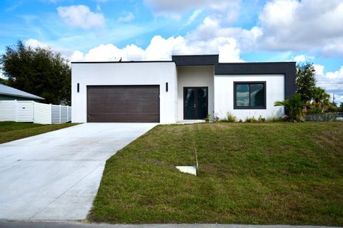 Photo of 313 NE 9th Street, Cape Coral, FL 33909 (MLS # C7509311)