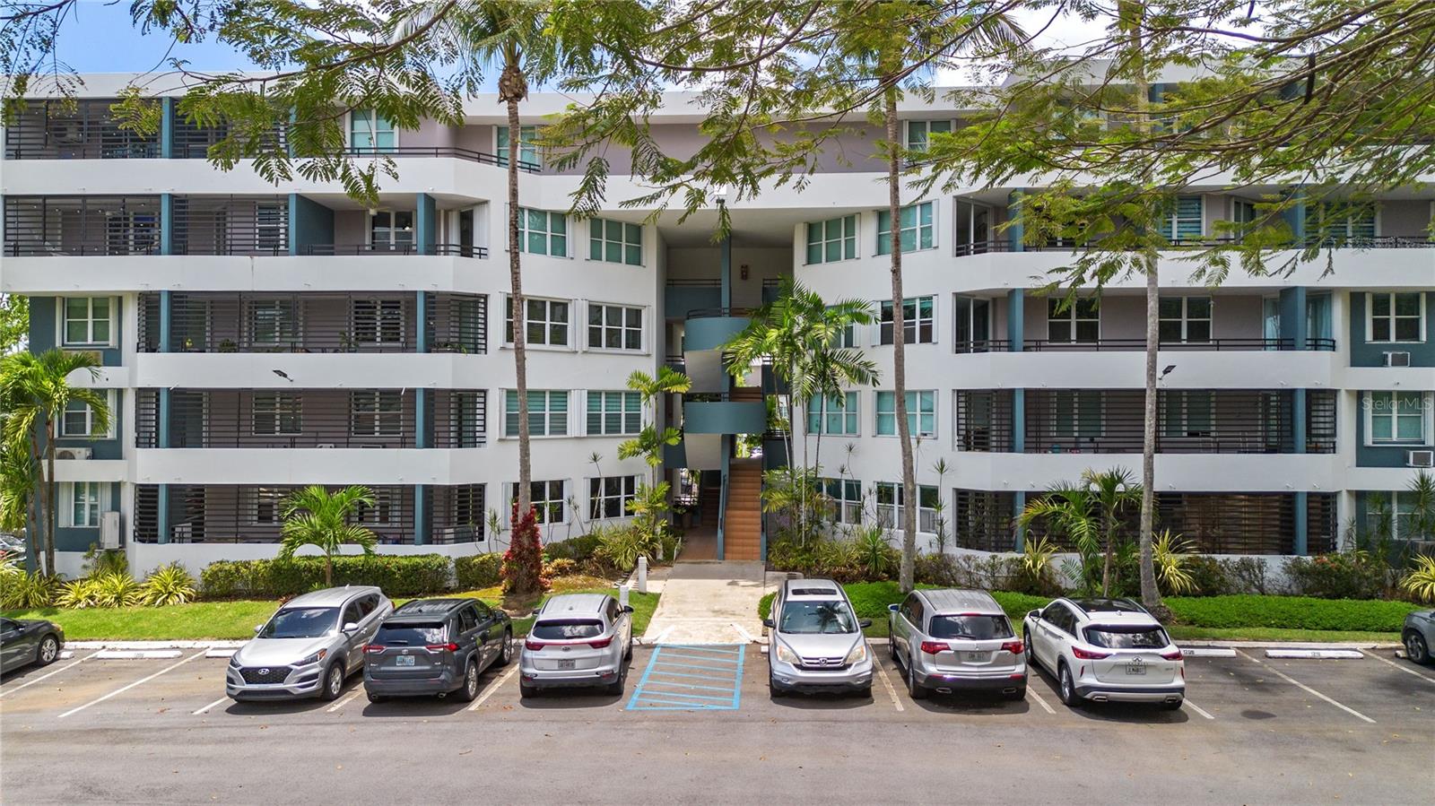 JARDINES DE MONTEHIEDRA - Residential
