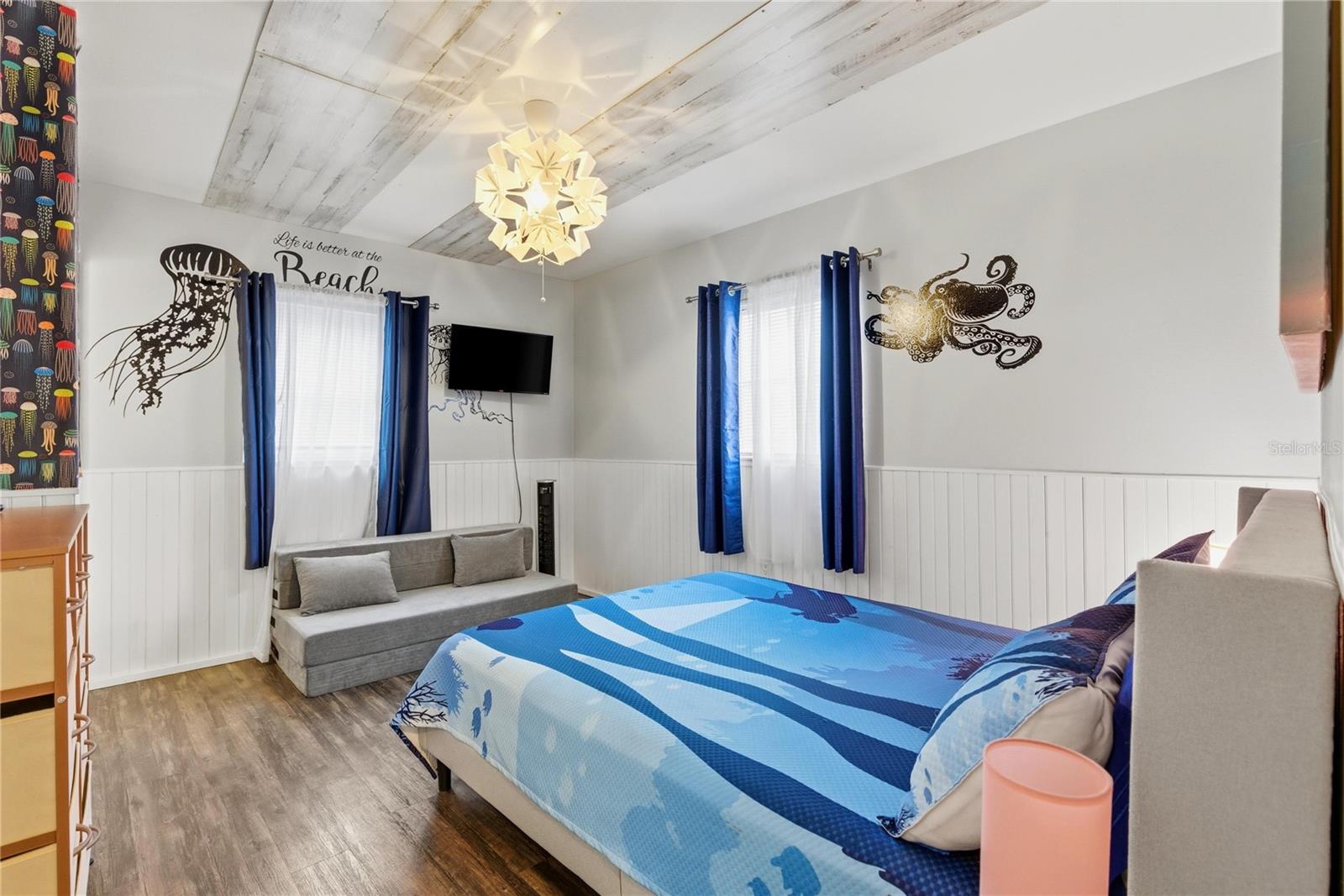 SARASOTA BEACH - Residential Income