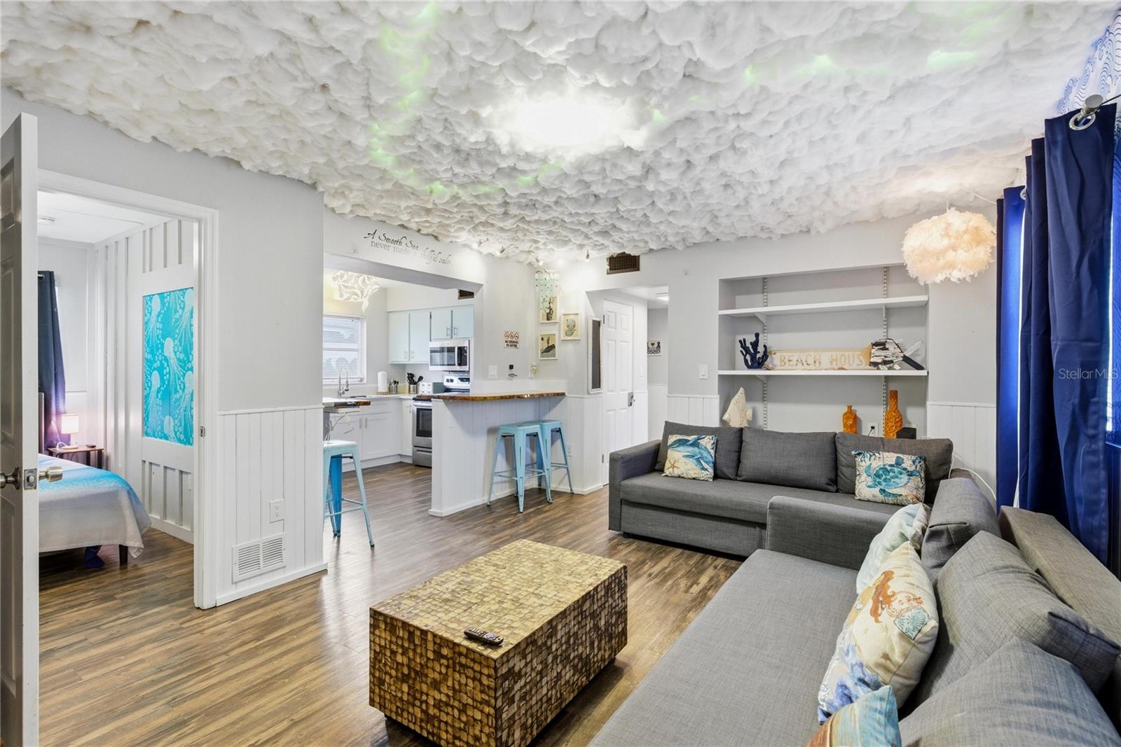 SARASOTA BEACH - Residential Income