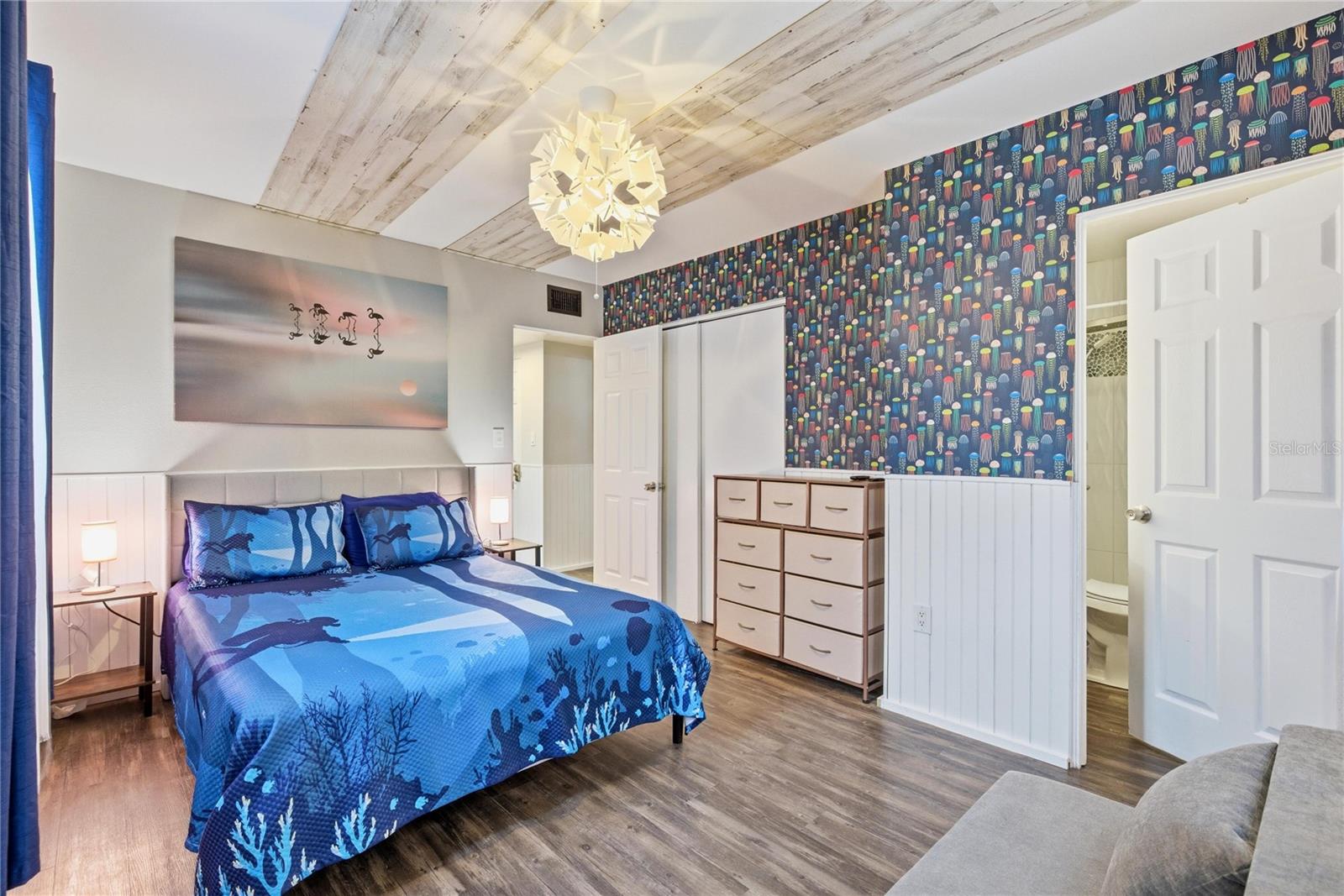 SARASOTA BEACH - Residential Income