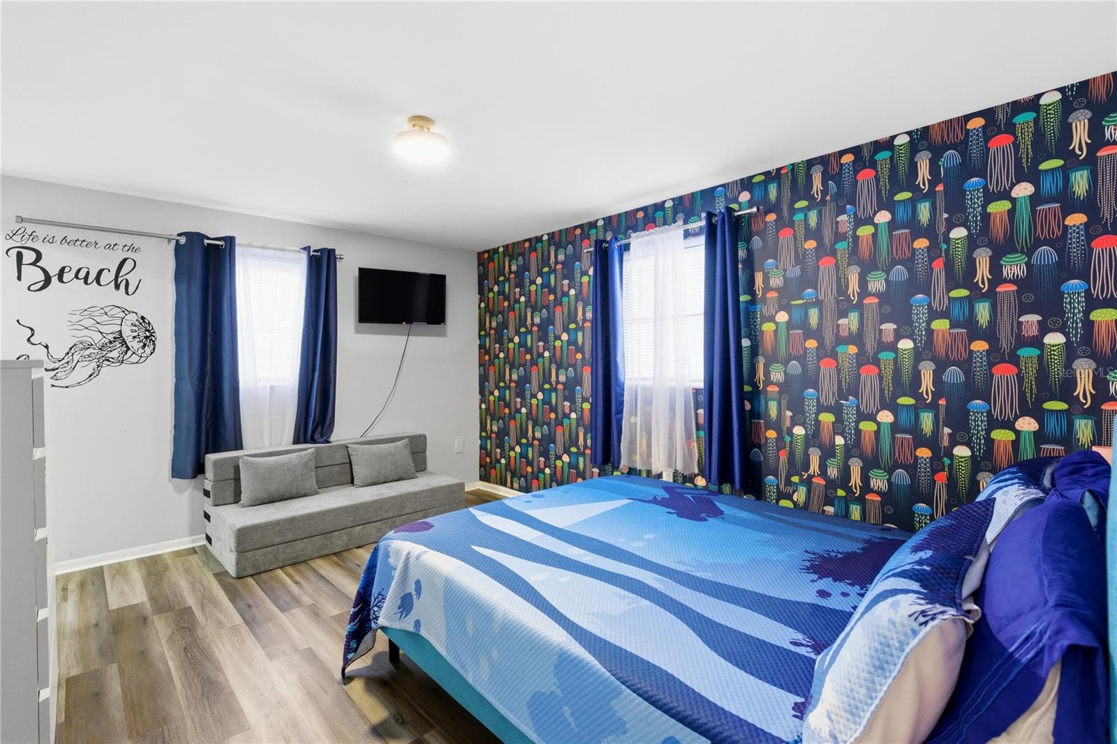 SARASOTA BEACH - Residential Income