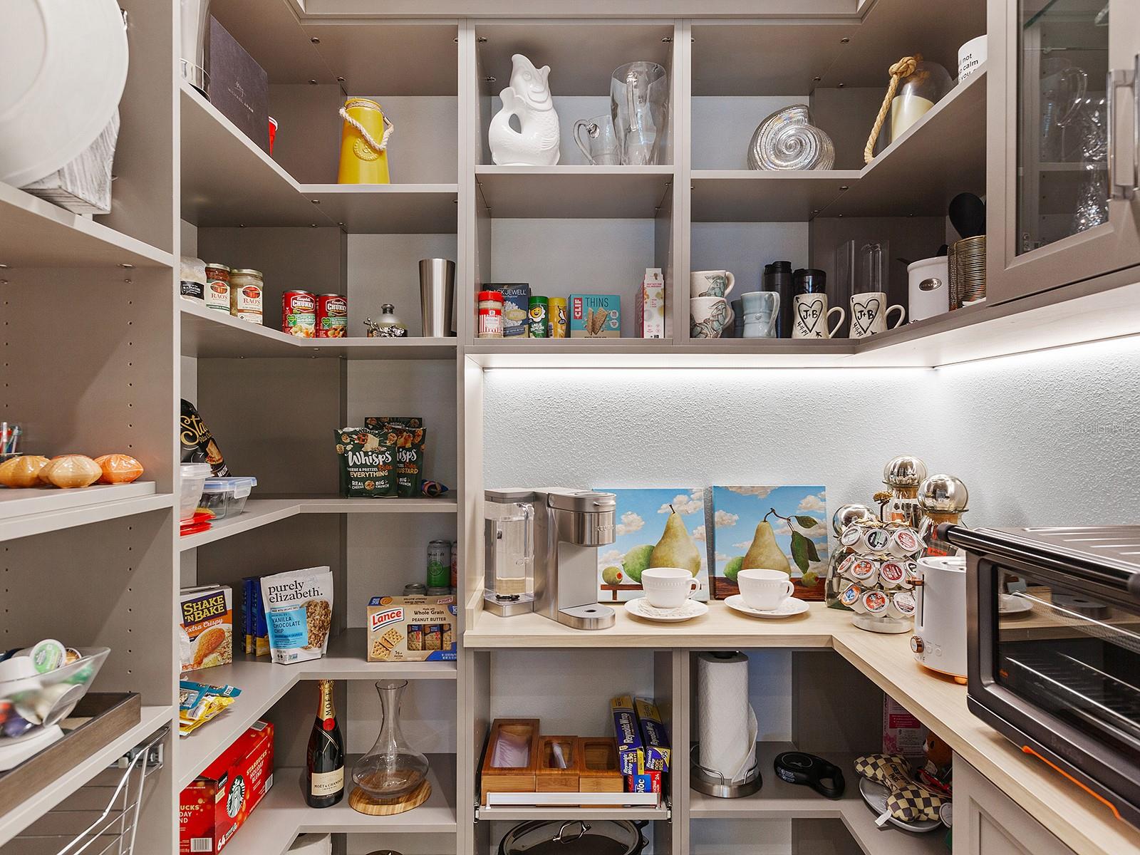 LAKE CLUB - Residential