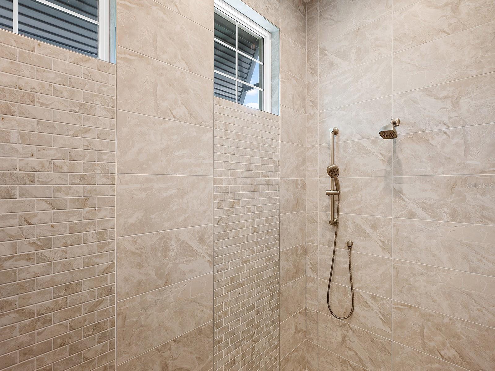 LAKE CLUB - Residential