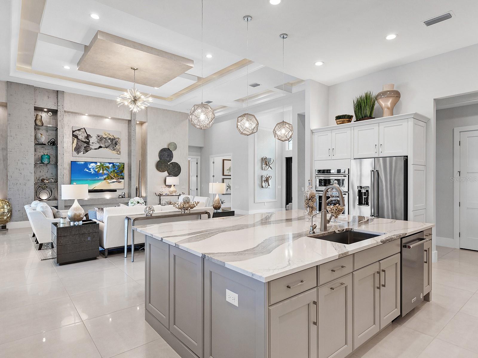 LAKE CLUB - Residential