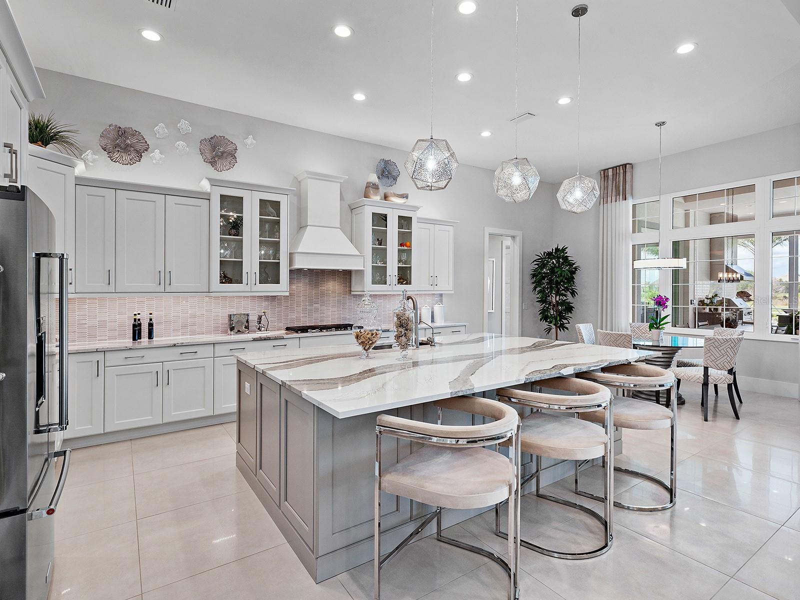 LAKE CLUB - Residential