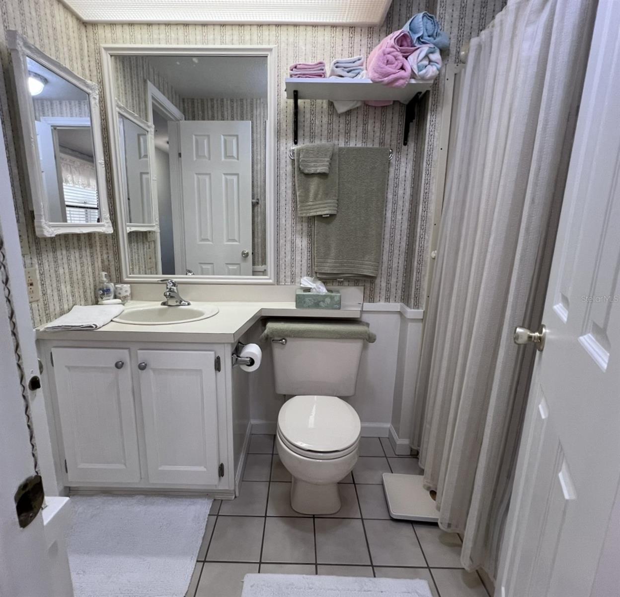 FLORAL LAKES - Residential