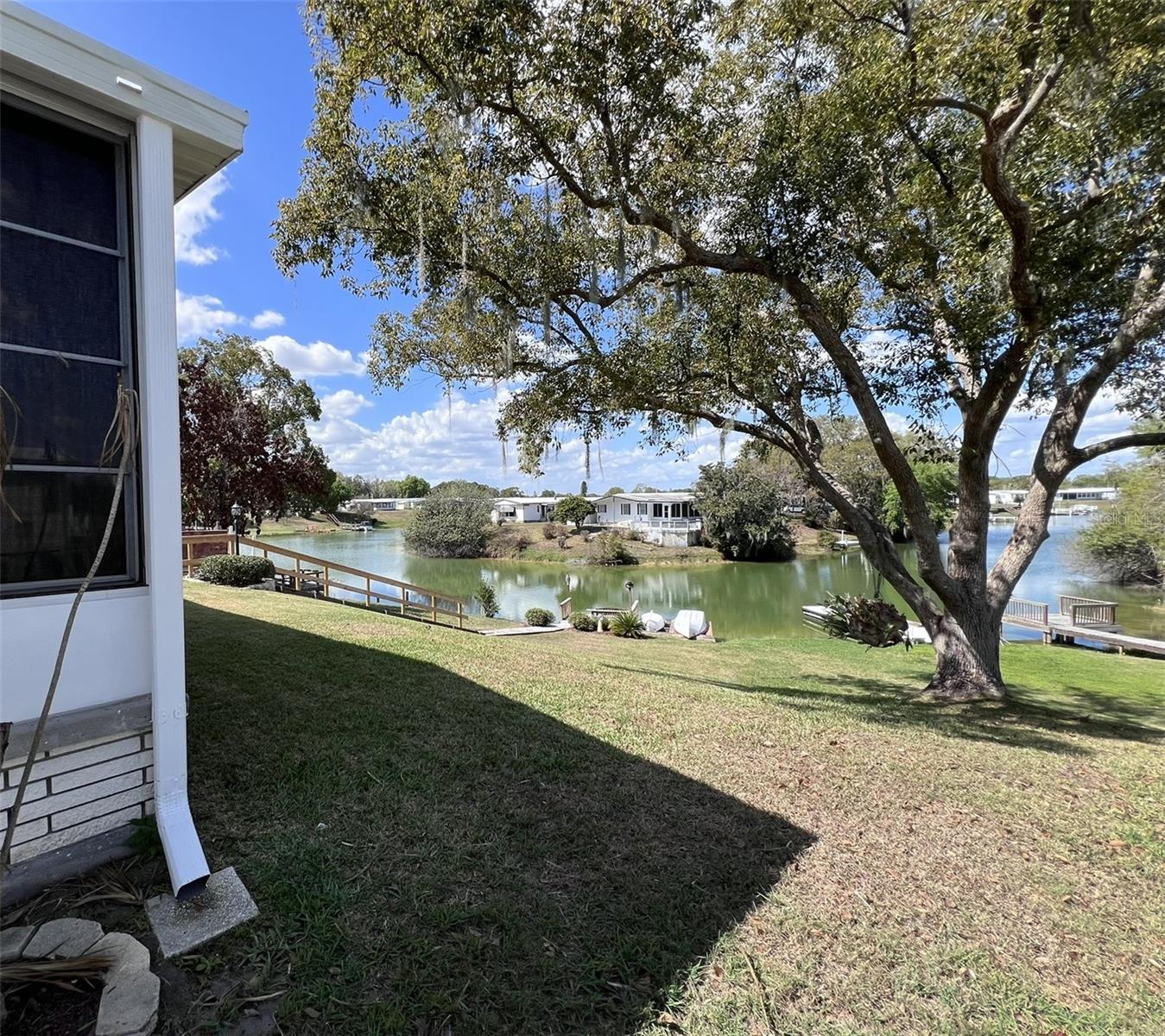 FLORAL LAKES - Residential