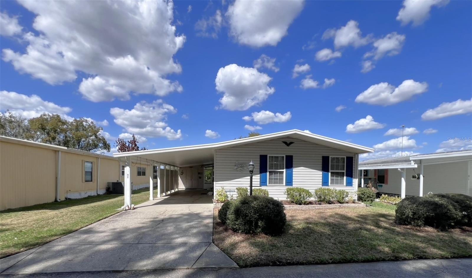 FLORAL LAKES - Residential