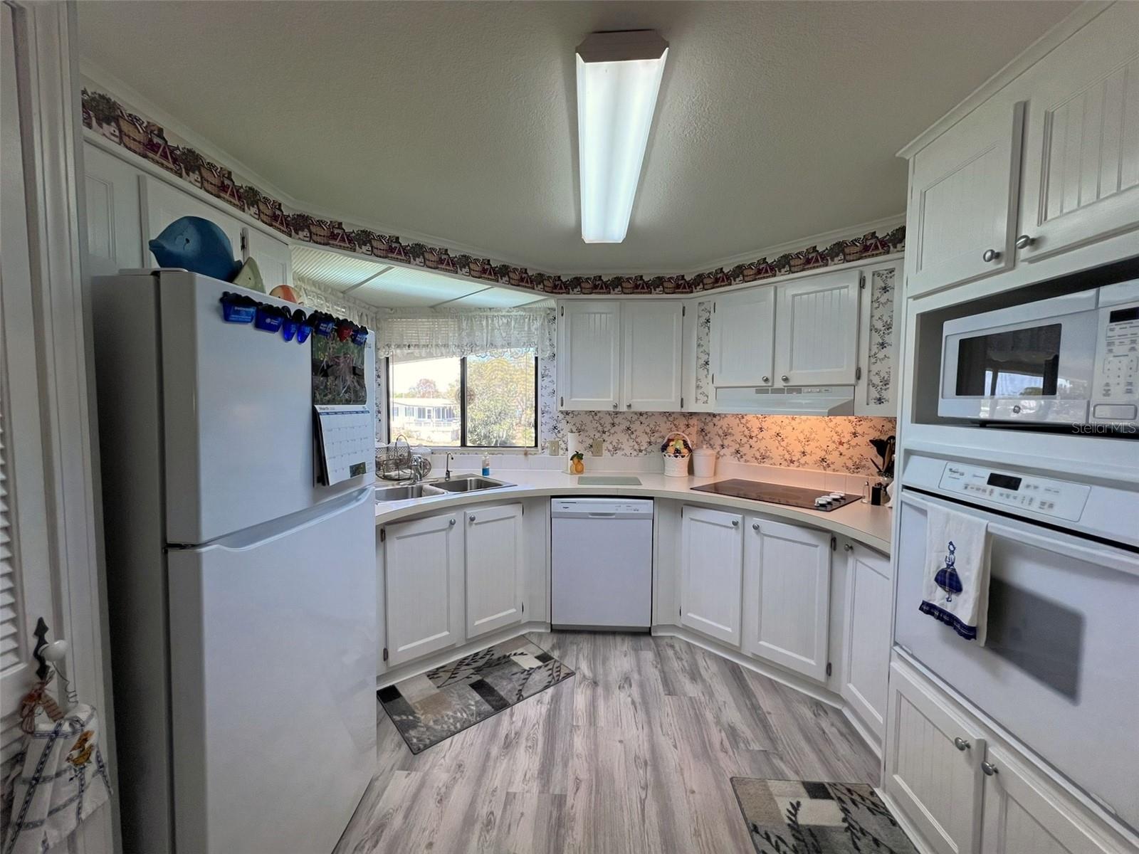 FLORAL LAKES - Residential