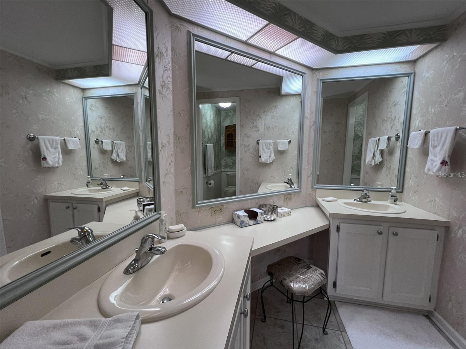 FLORAL LAKES - Residential