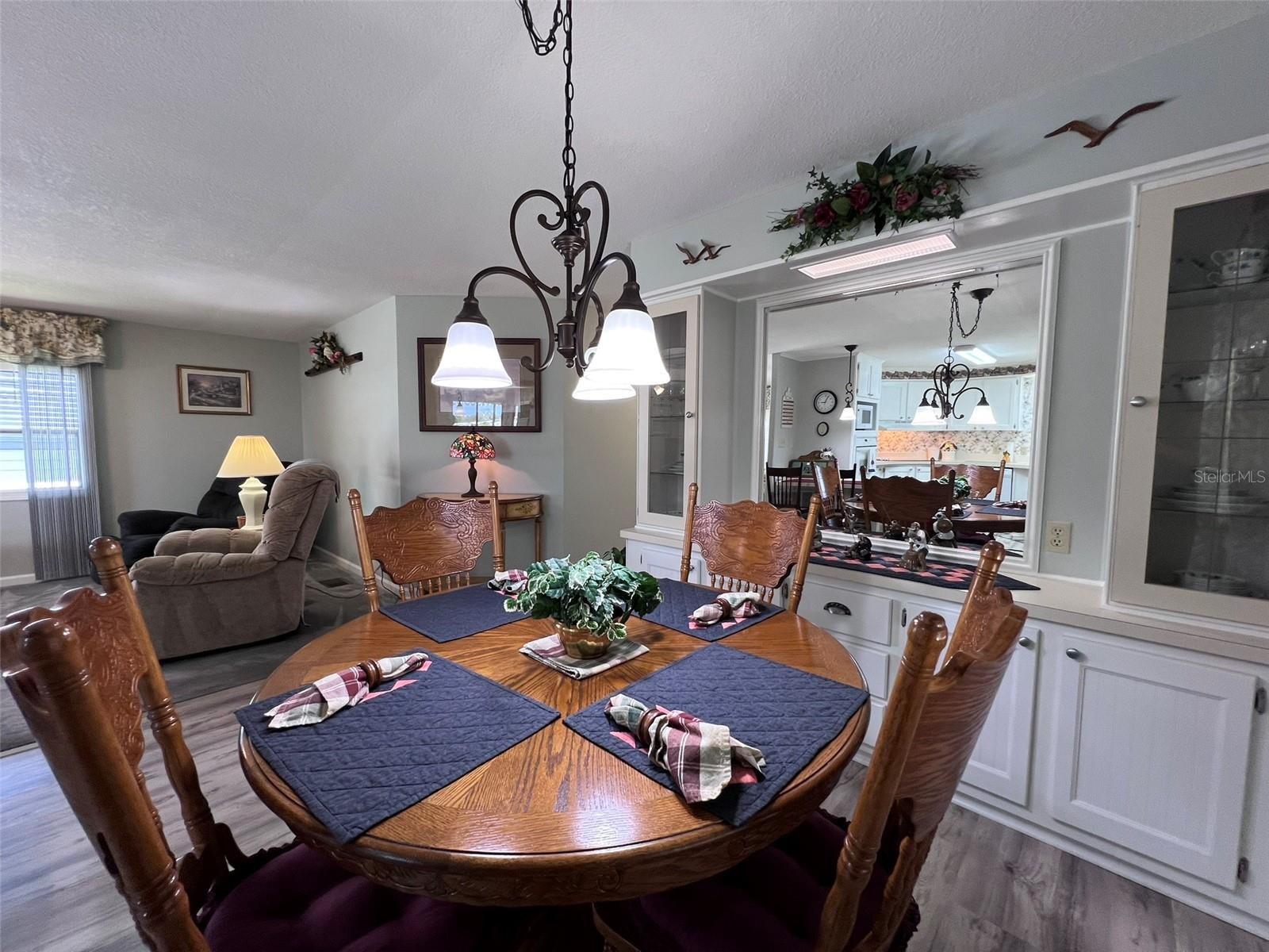 FLORAL LAKES - Residential