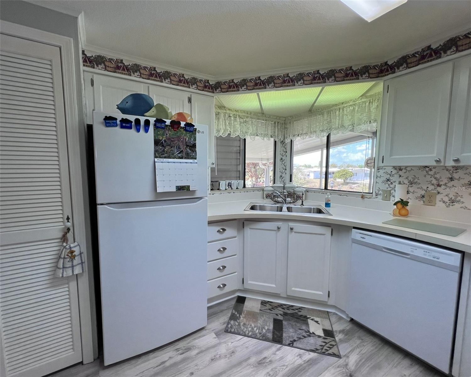 FLORAL LAKES - Residential