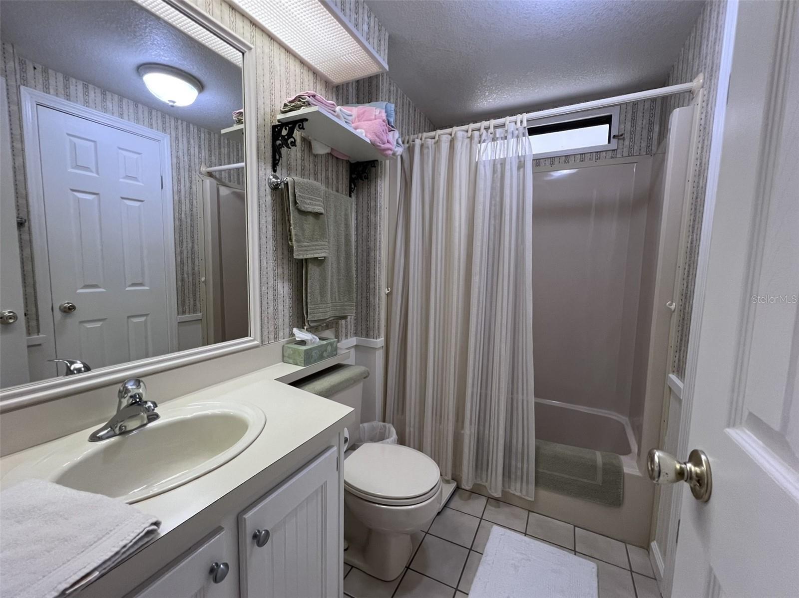 FLORAL LAKES - Residential