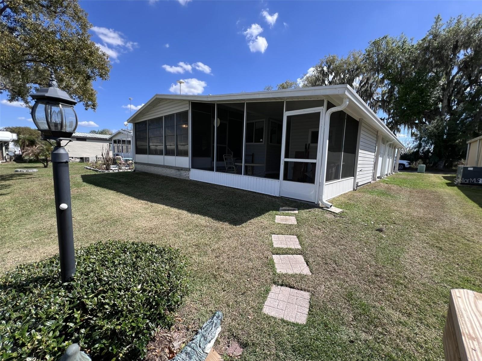 FLORAL LAKES - Residential