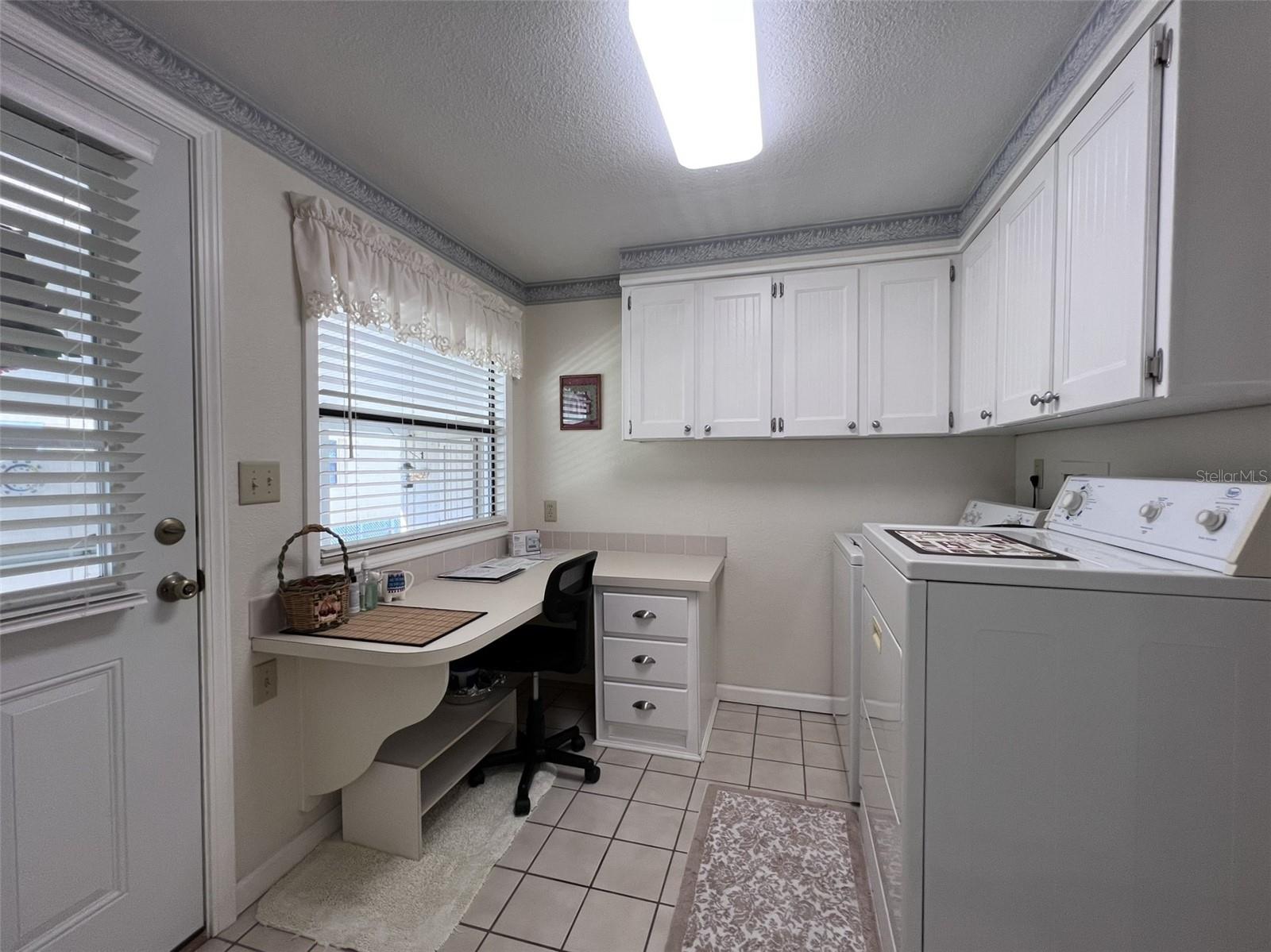 FLORAL LAKES - Residential