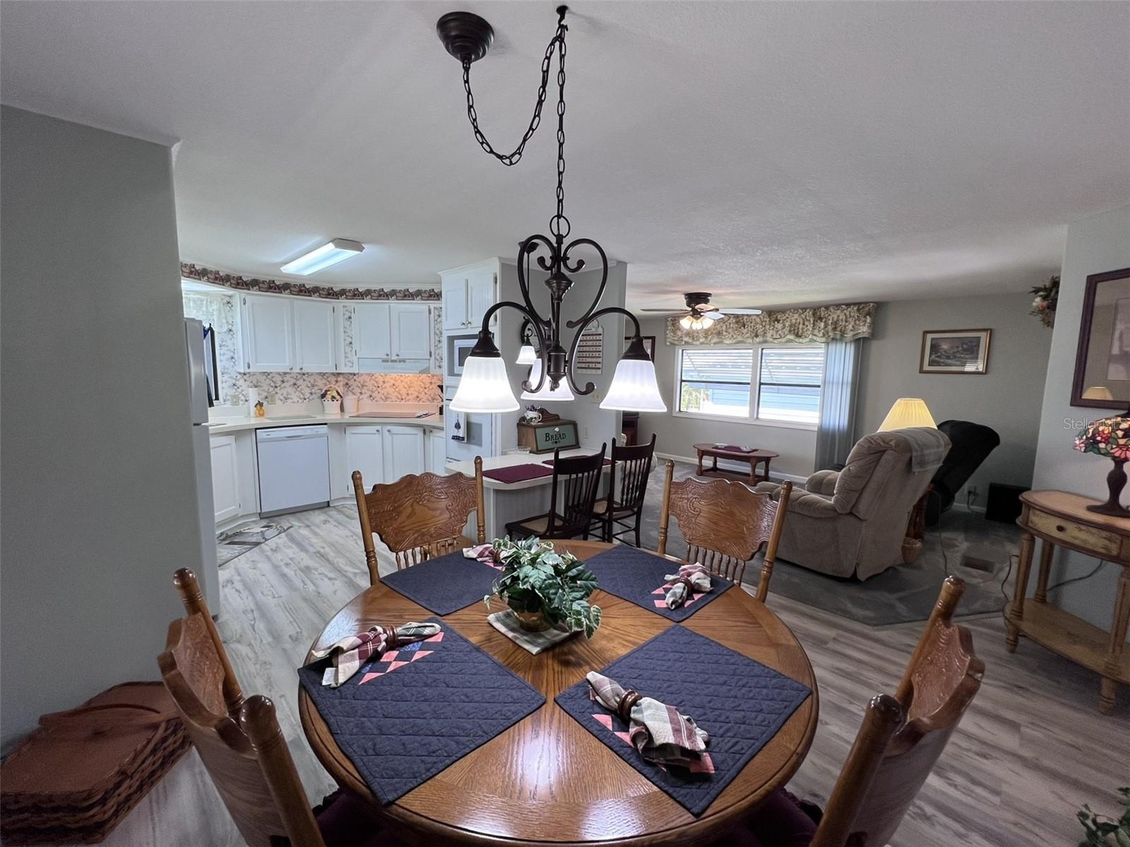 FLORAL LAKES - Residential