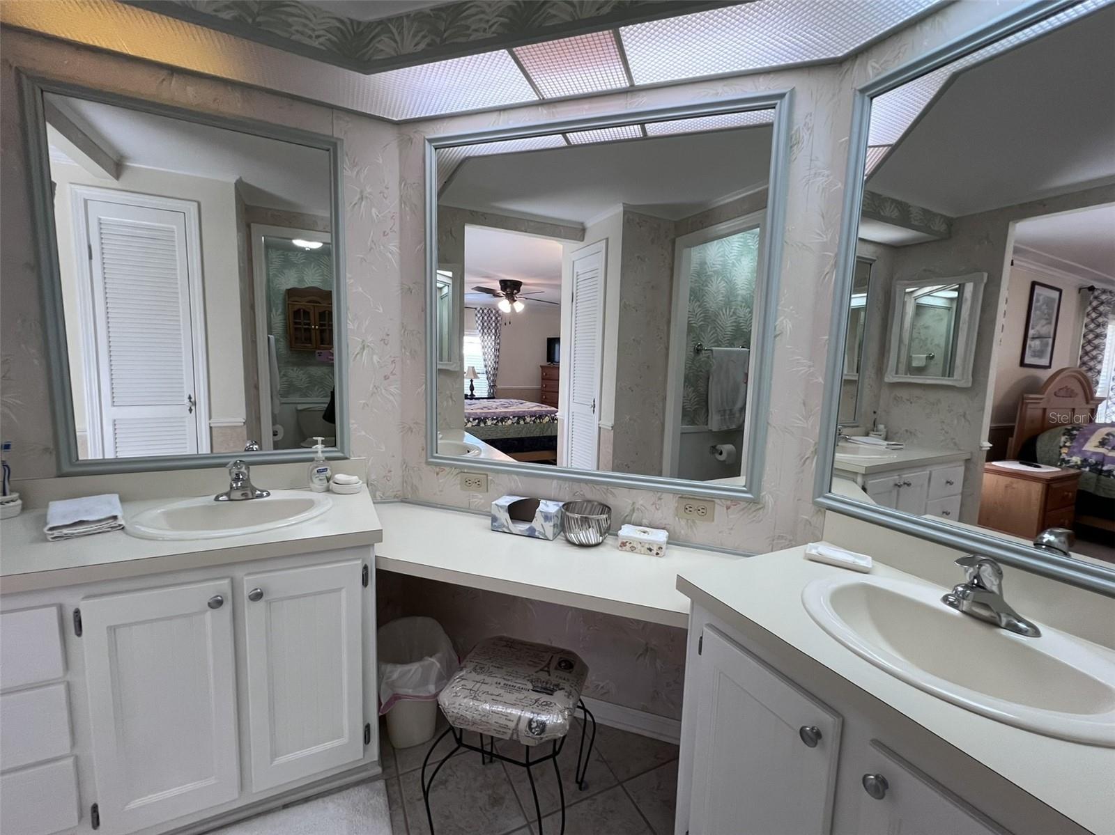 FLORAL LAKES - Residential