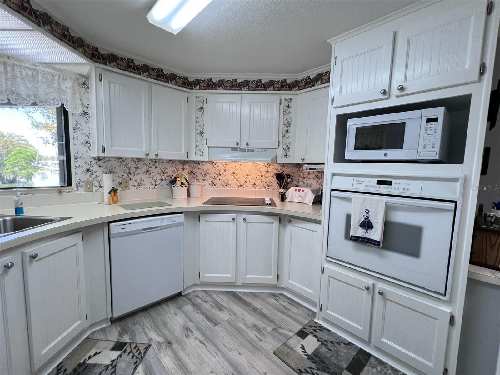 FLORAL LAKES - Residential