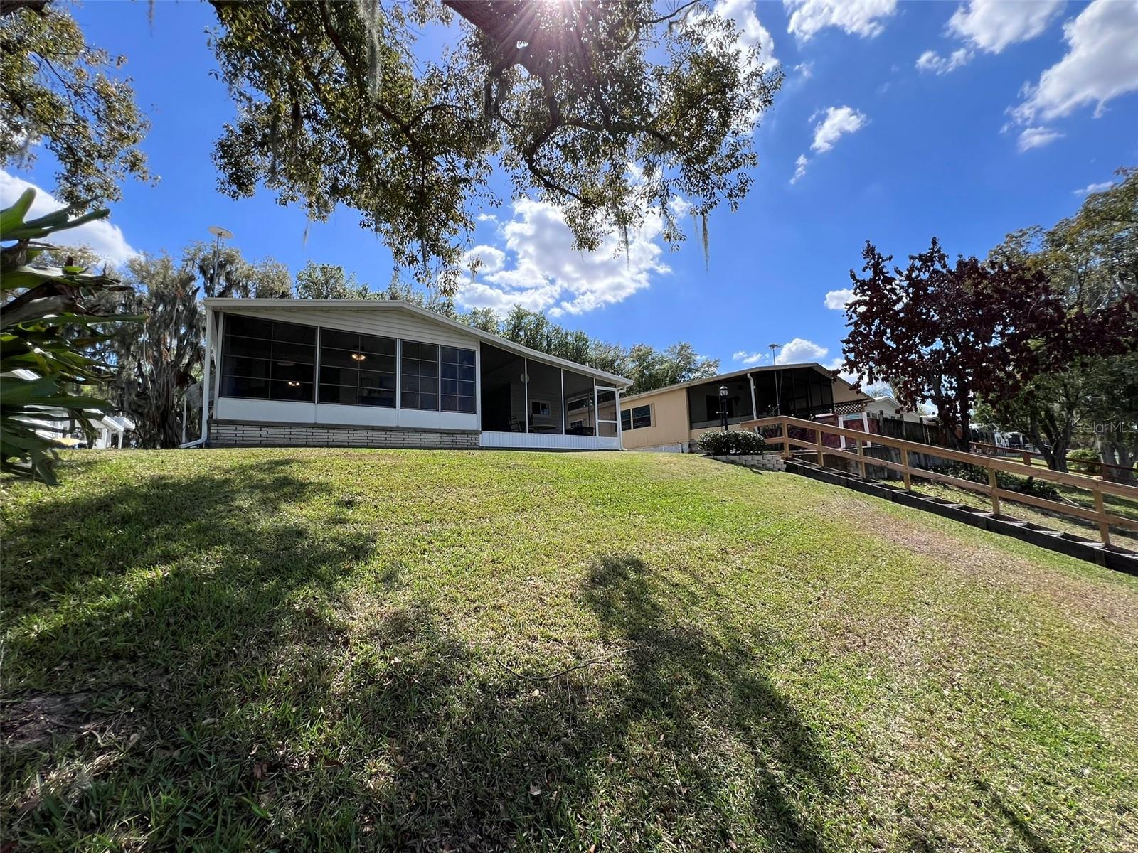 FLORAL LAKES - Residential