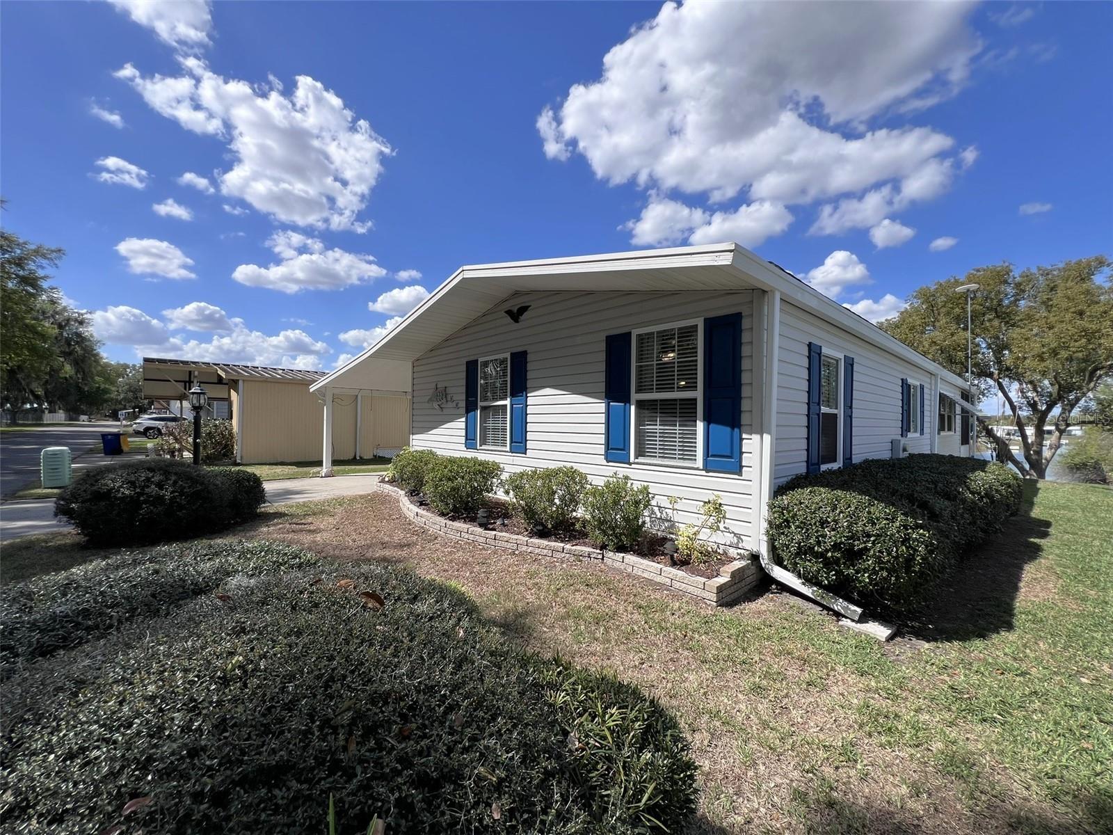 FLORAL LAKES - Residential