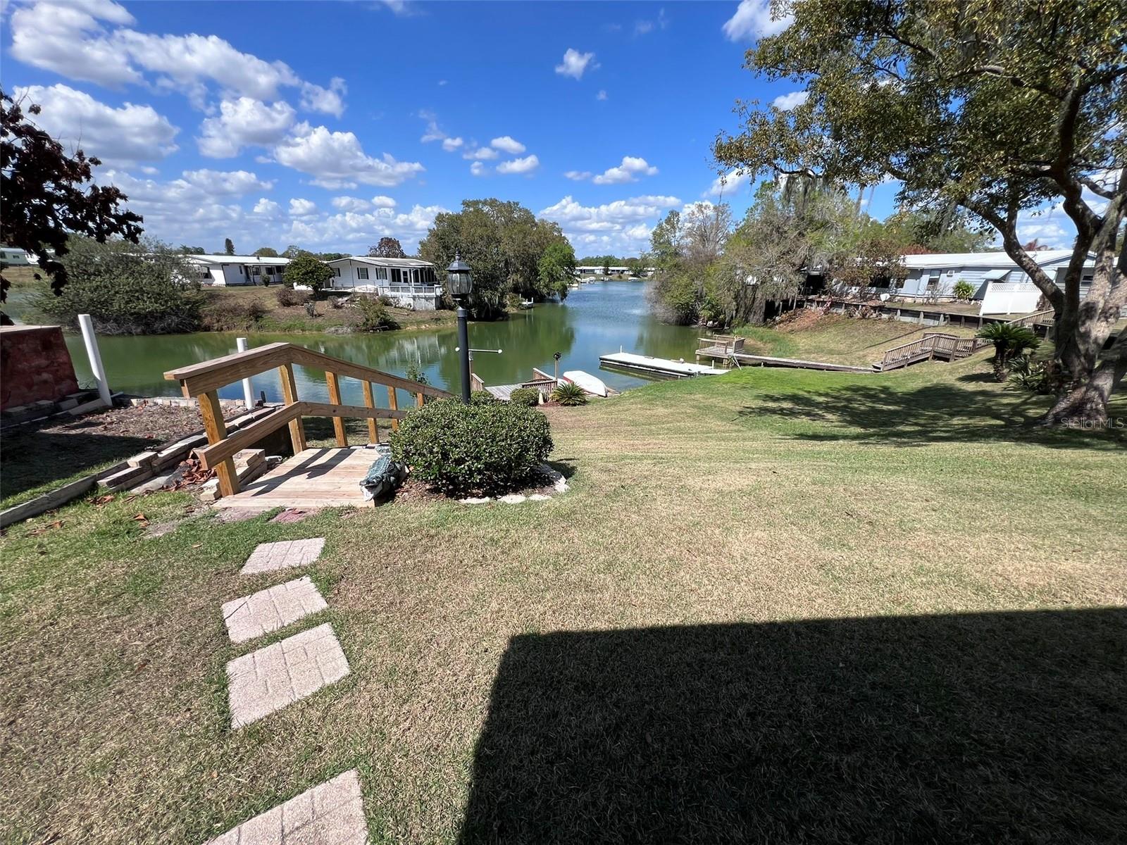 FLORAL LAKES - Residential