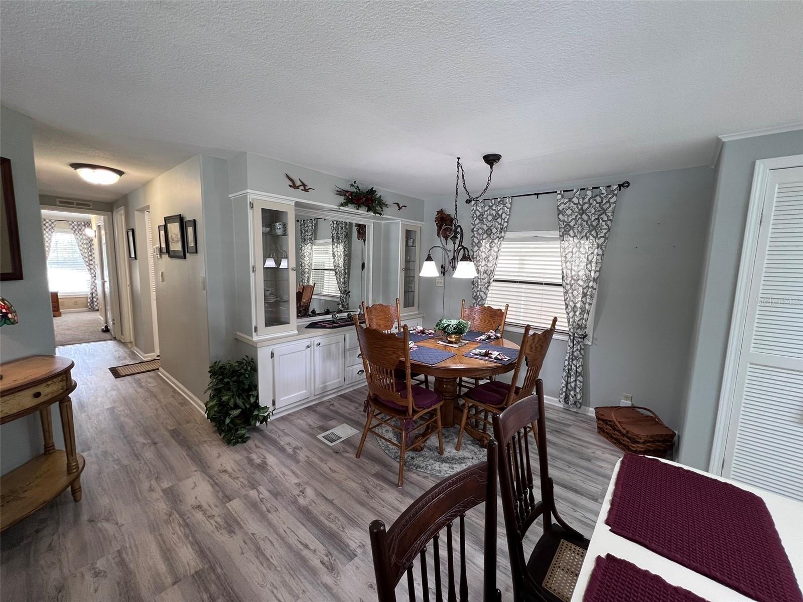 FLORAL LAKES - Residential