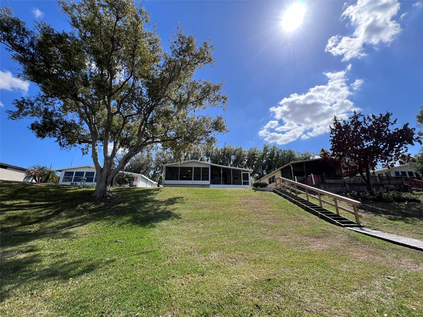 FLORAL LAKES - Residential