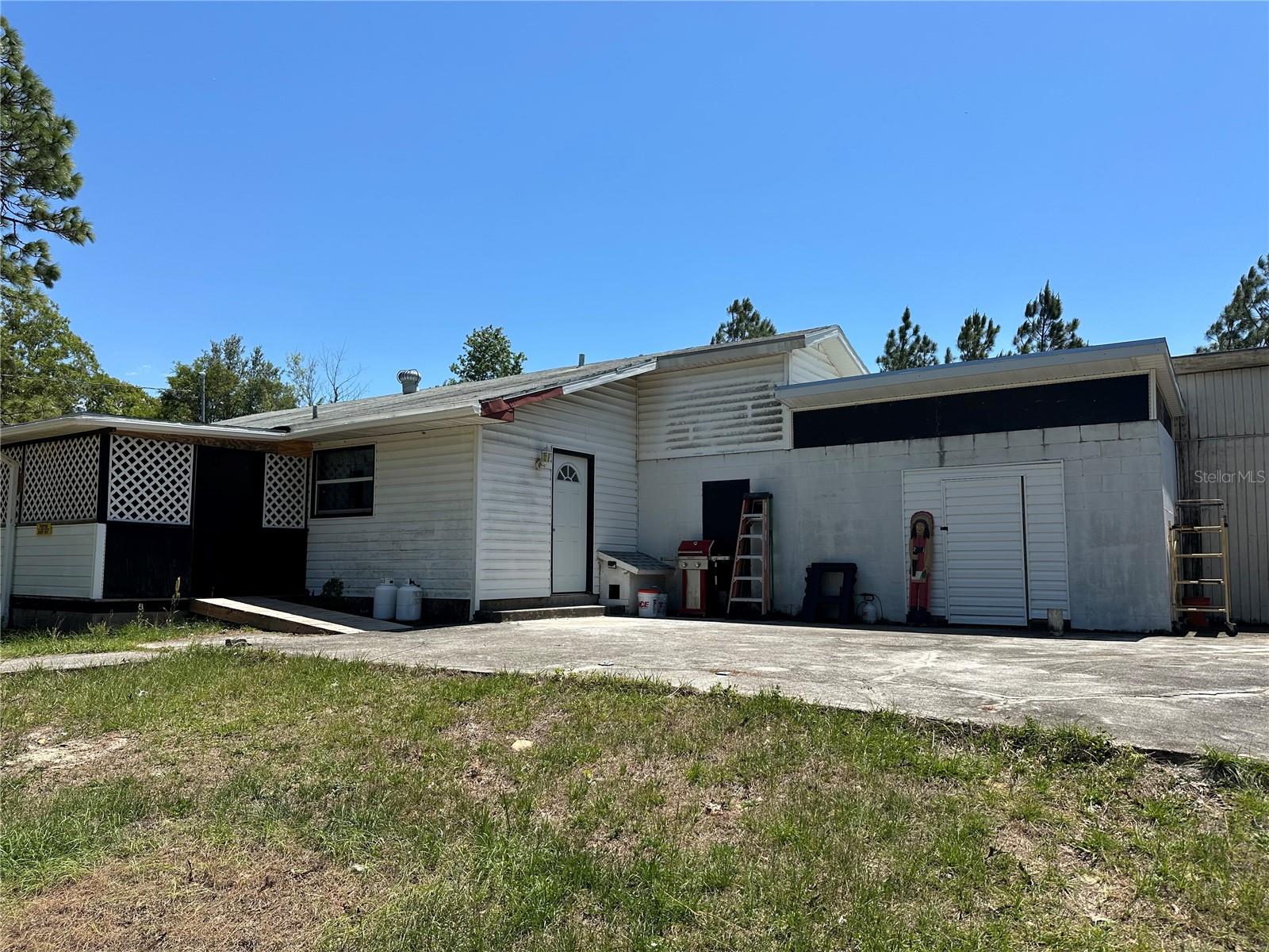 HOLIDAY ACRES - Residential
