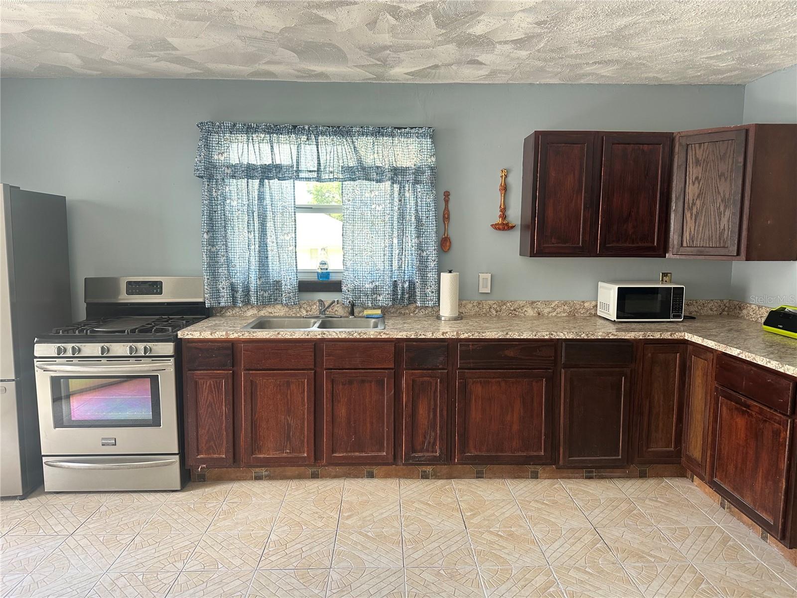 HOLIDAY ACRES - Residential