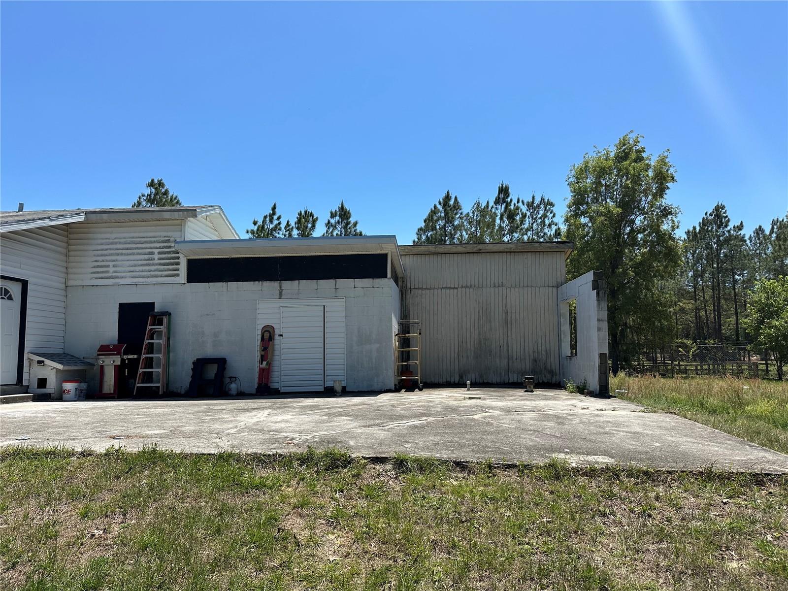 HOLIDAY ACRES - Residential