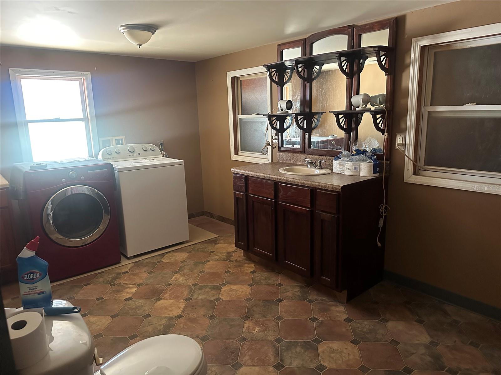 HOLIDAY ACRES - Residential