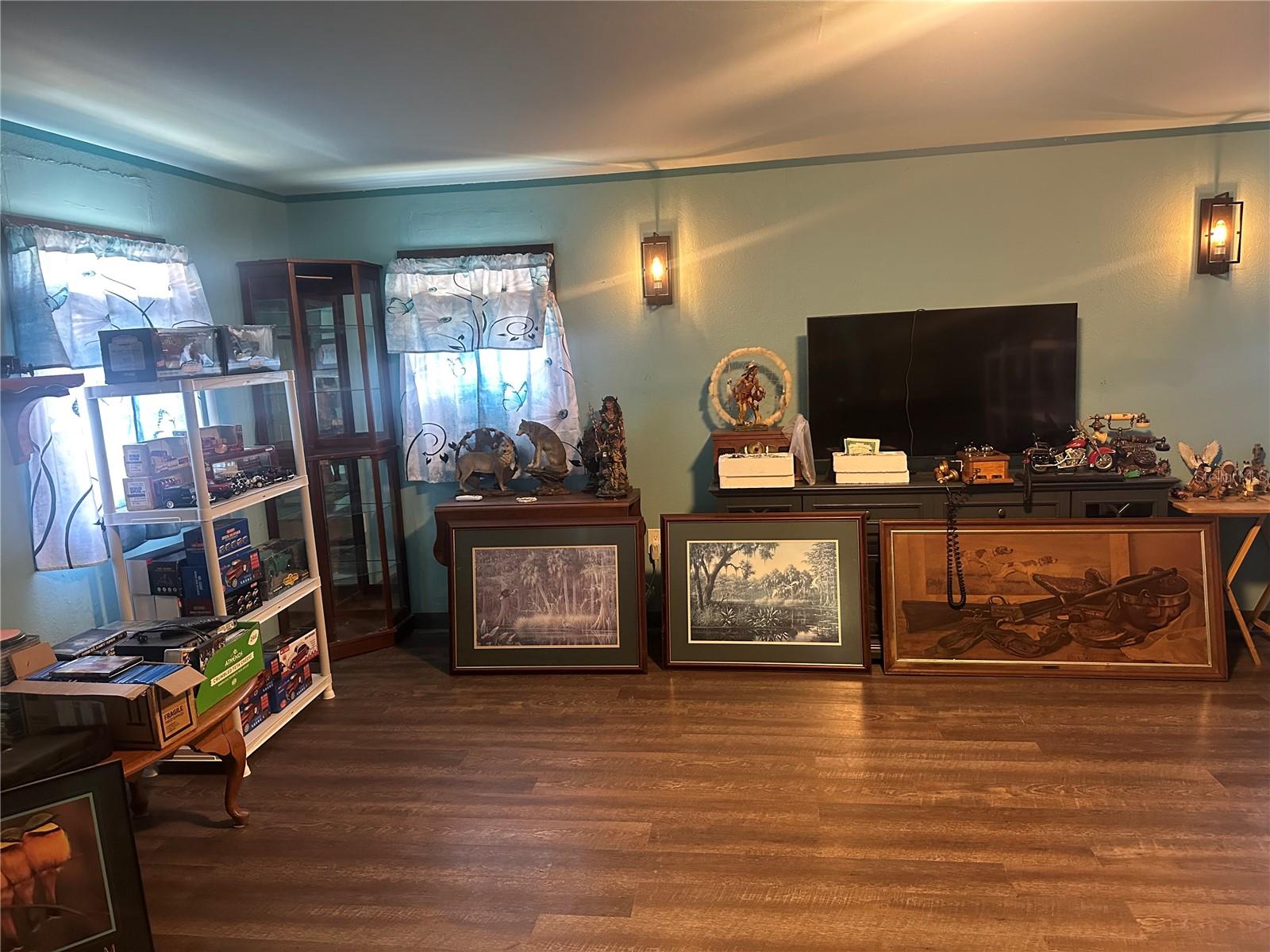 HOLIDAY ACRES - Residential