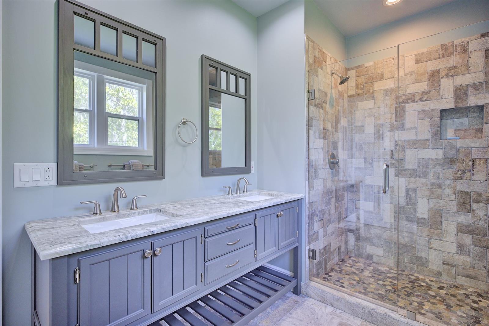 CHILDS BAY - Residential