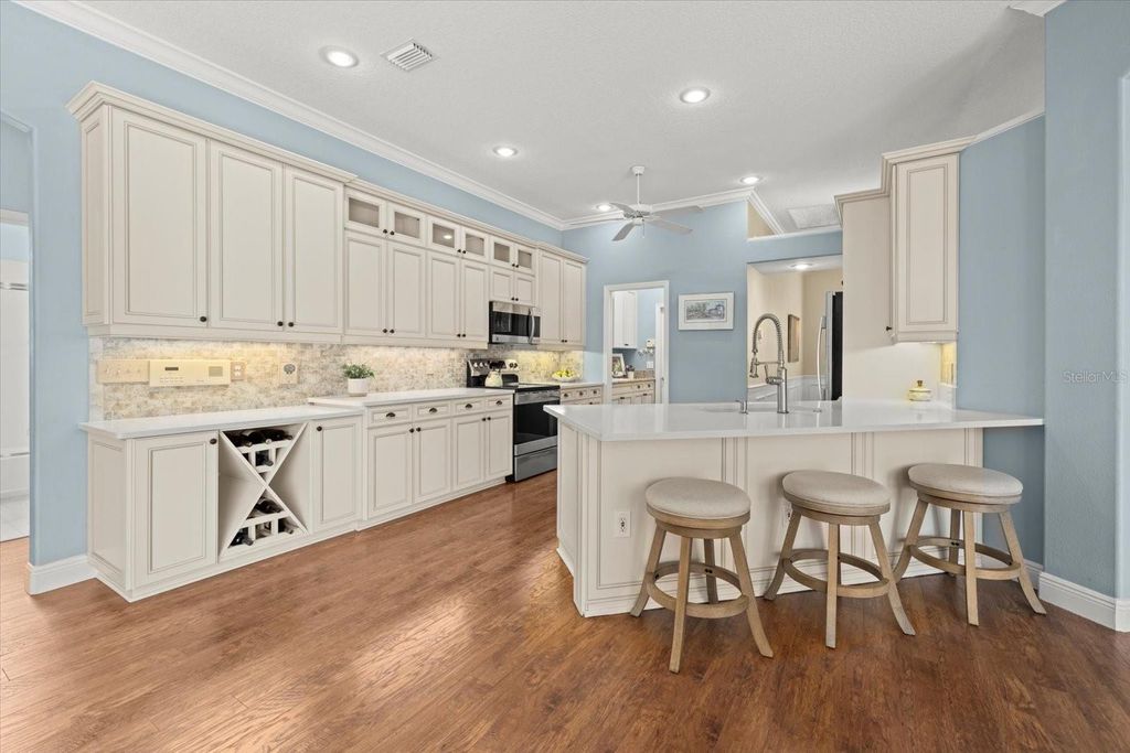 Photo of 427 Autumn Chase Drive, Venice, FL 34292 (MLS # N6138830)