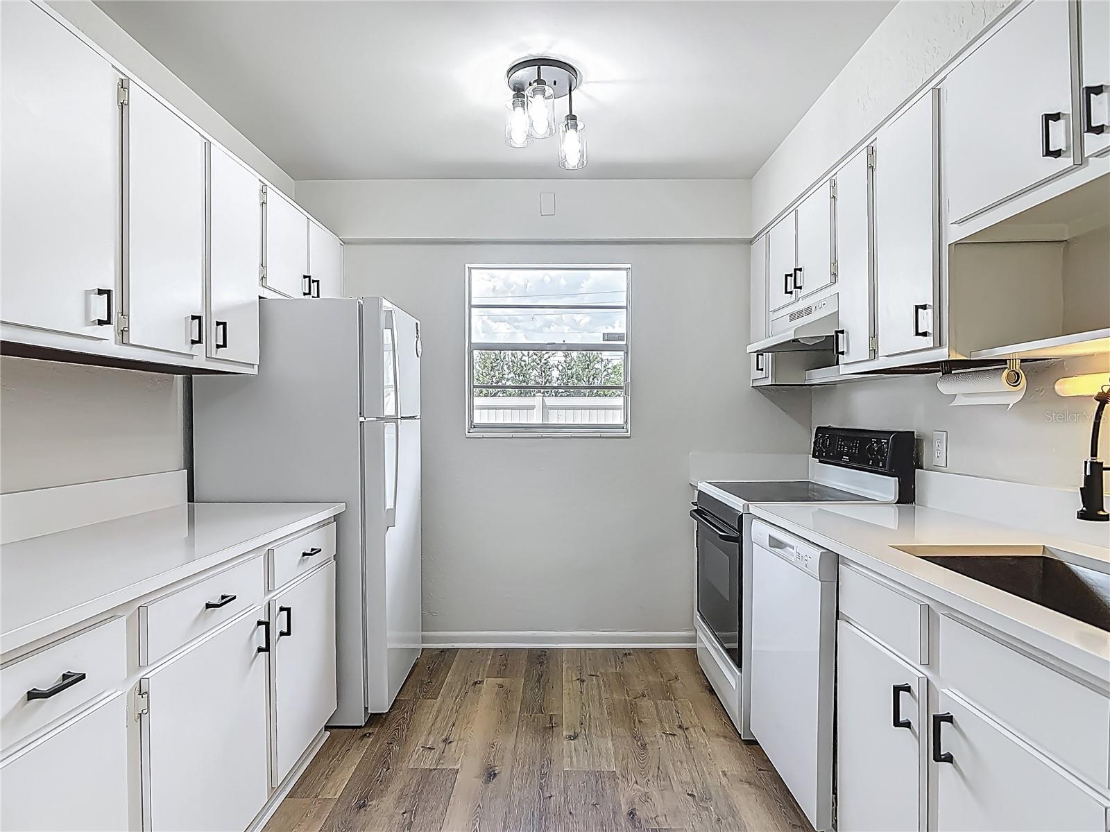 244 OAKLEIGH DRIVE 200