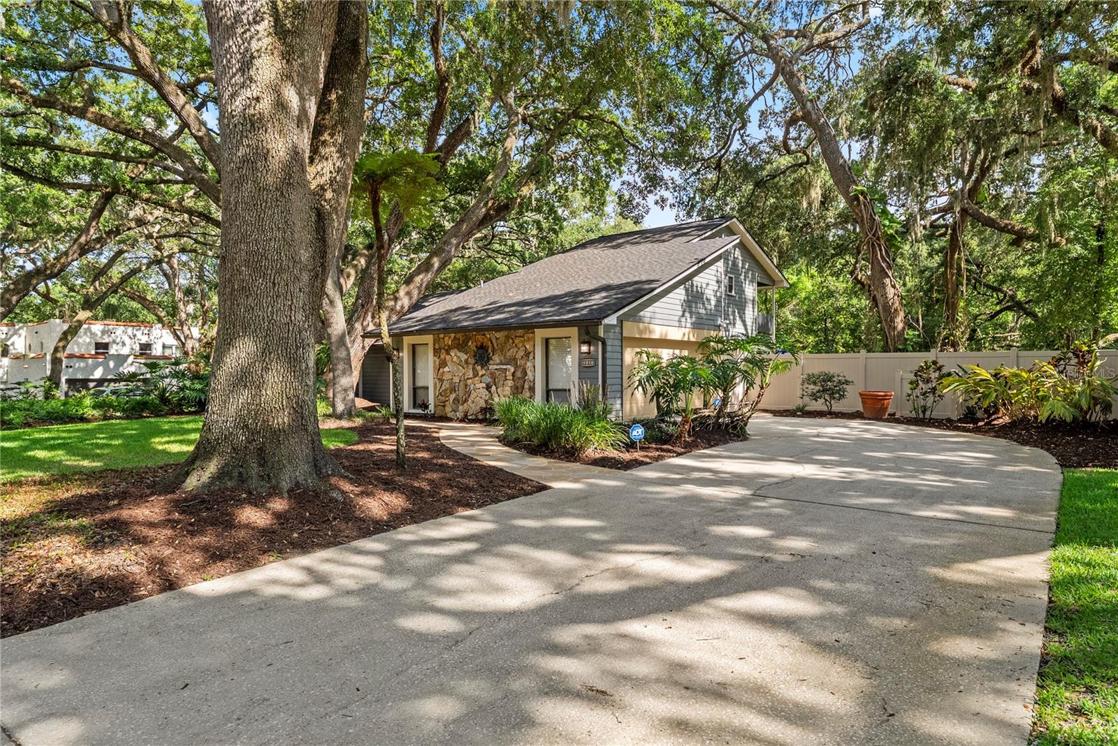 LIVINGSTON OAKS - Residential