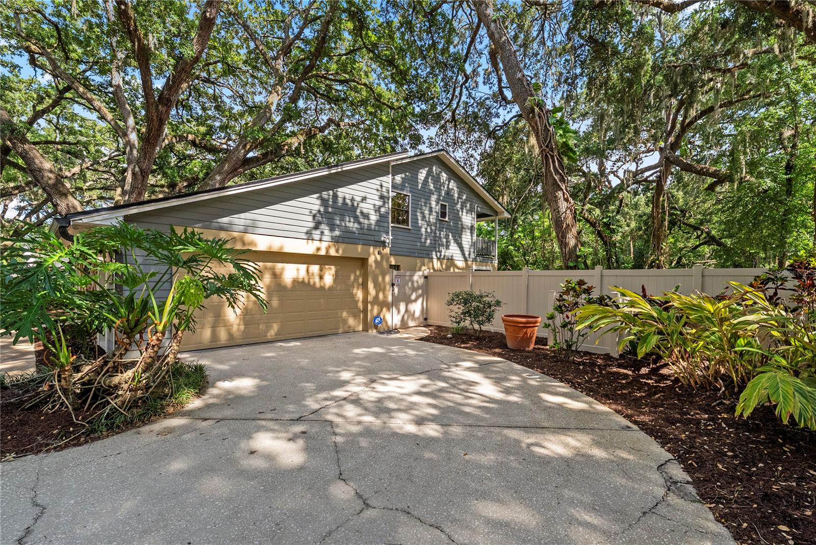 LIVINGSTON OAKS - Residential