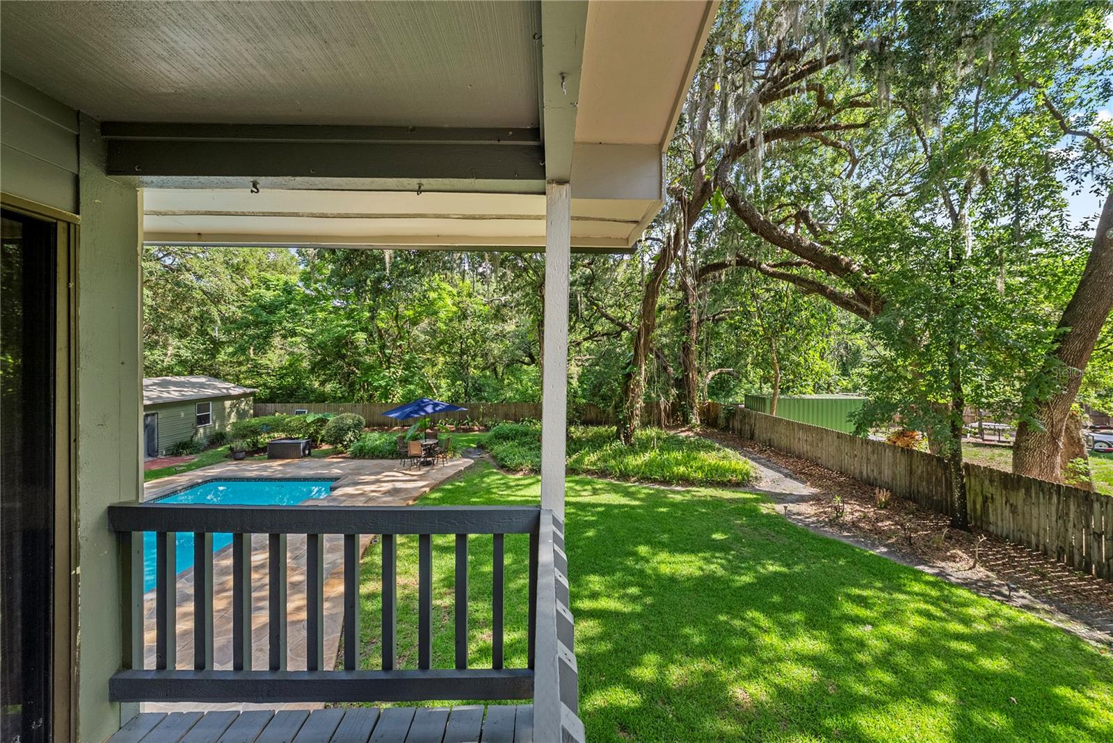 LIVINGSTON OAKS - Residential