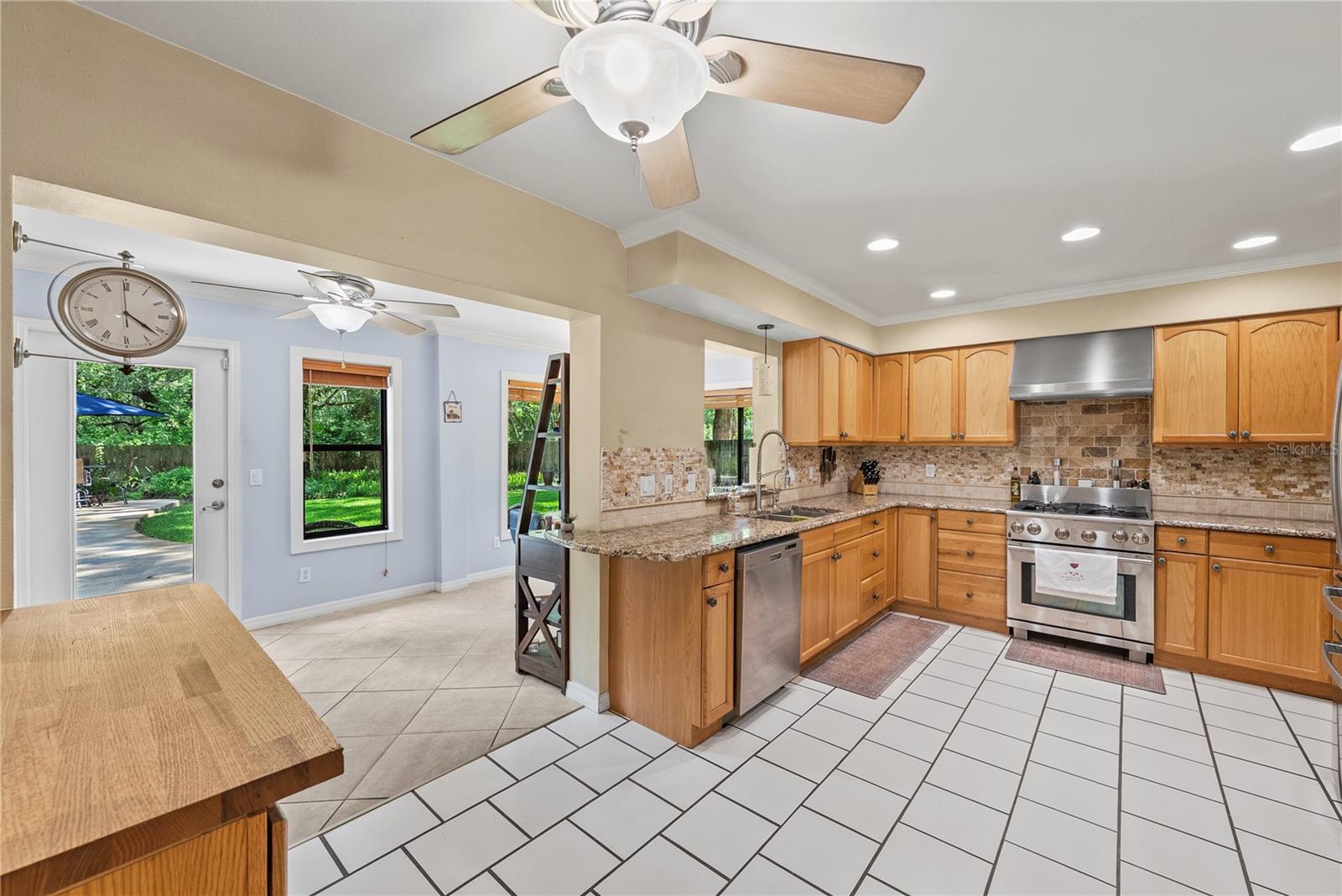 LIVINGSTON OAKS - Residential
