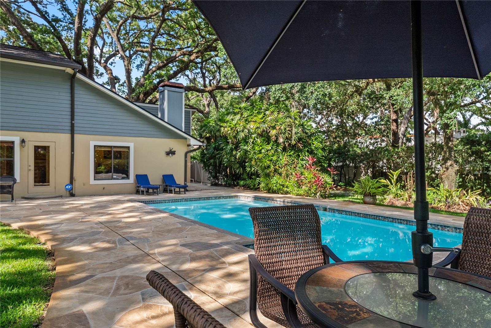 LIVINGSTON OAKS - Residential