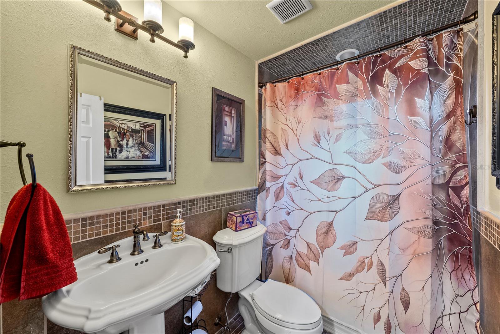LIVINGSTON OAKS - Residential