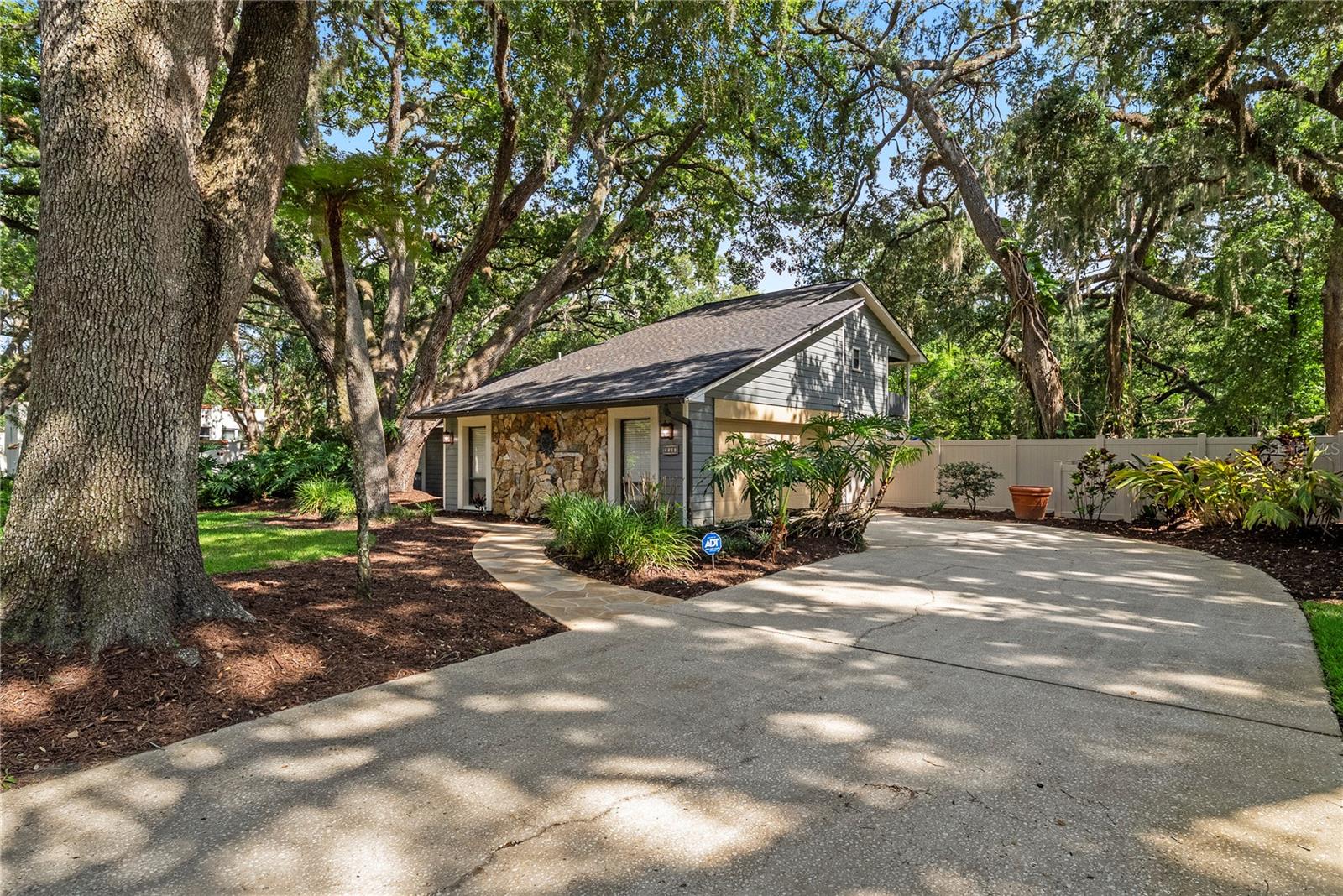 LIVINGSTON OAKS - Residential